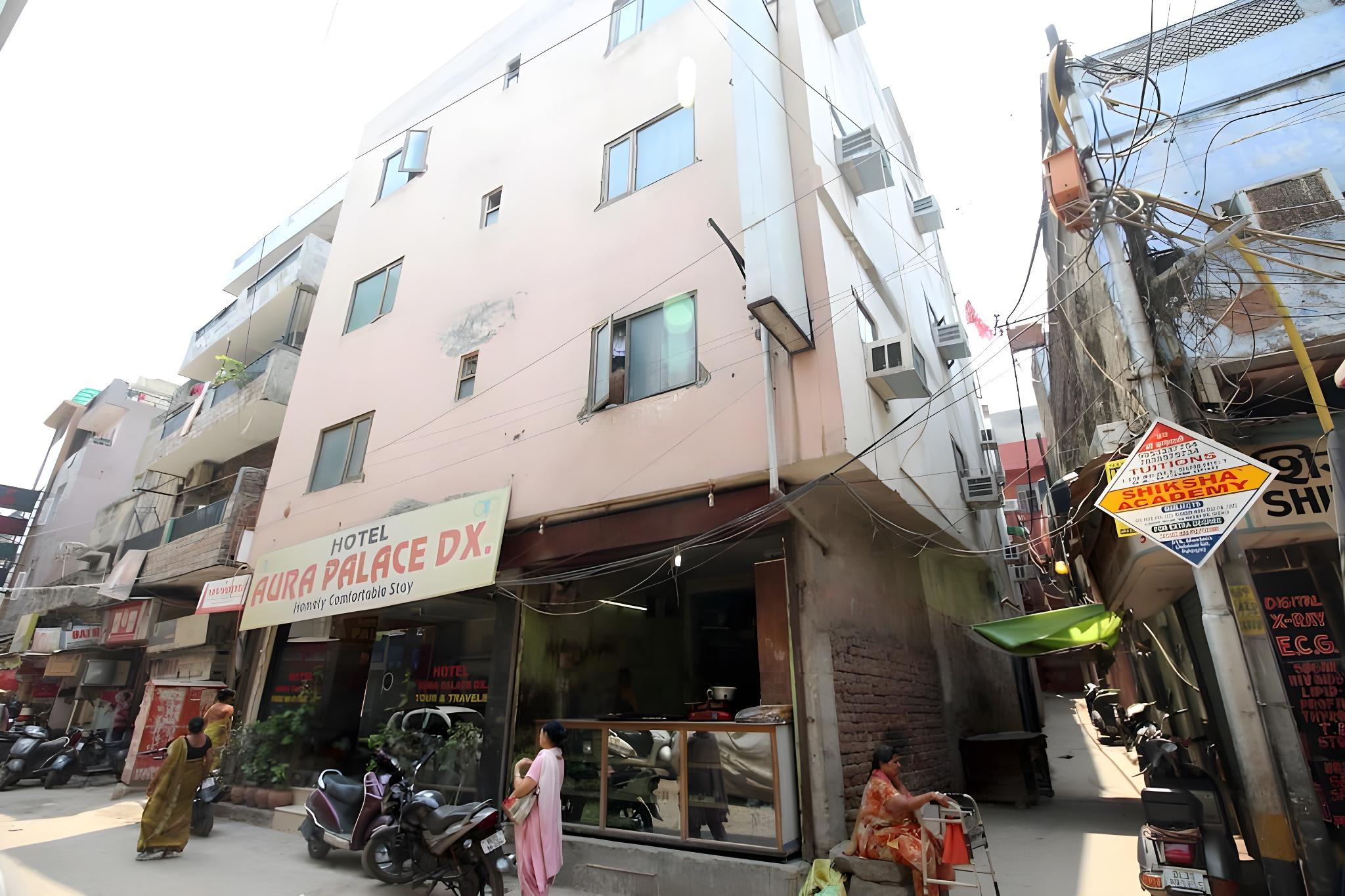 Фото Oyo 9726 Hotel Aura Palace Deluxe