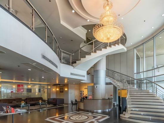 Фото RedDoorz Plus @ E Rodriguez Corner Banawe