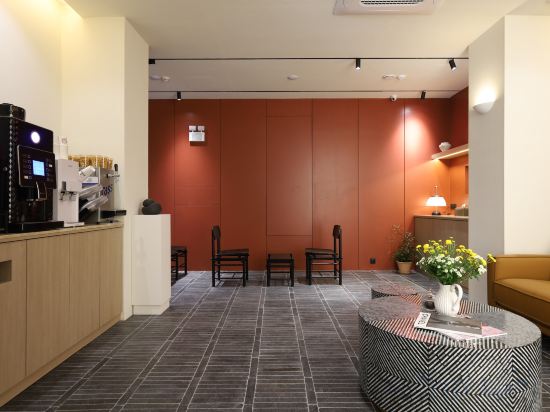 Фото Brown Dot Daeyeon