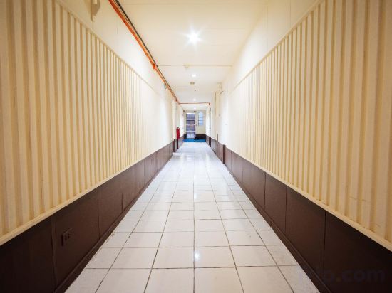 Фото RedDoorz @ Downtown Bacolod