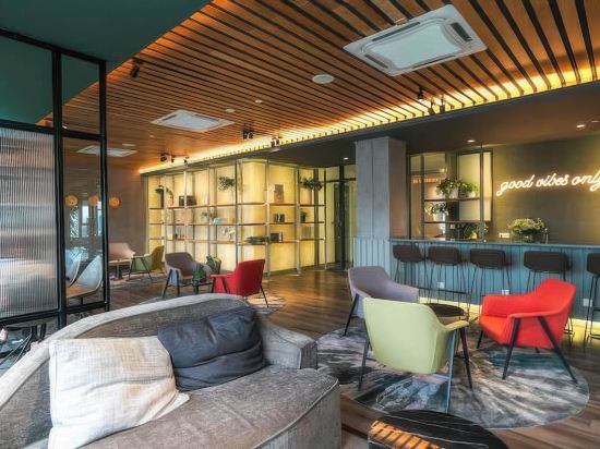 Фото Ceylonz Suite Kuala Lumpur, Roam