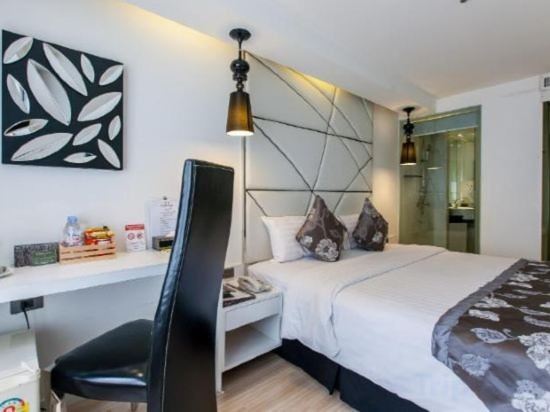 Фото Отель Sukhumvit Suites