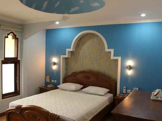 Фото Lingga Hotel