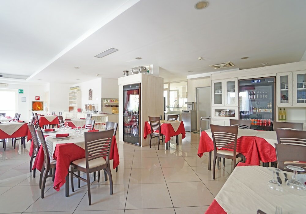 Фото Hotel Pigalle