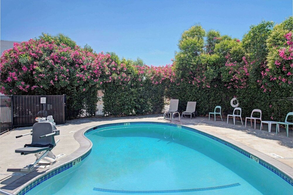 Фото Super 8 by Wyndham Sacramento/Florin Rd