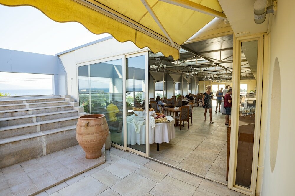 Фото Dolphin Resort Hotel & Conference