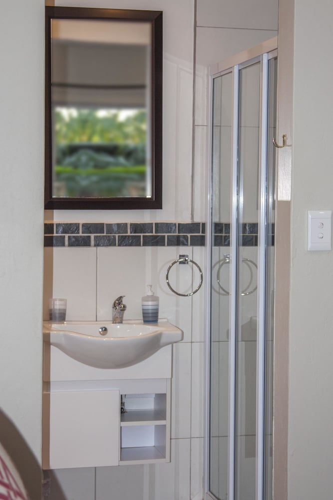 Фото Rest a While Guest House