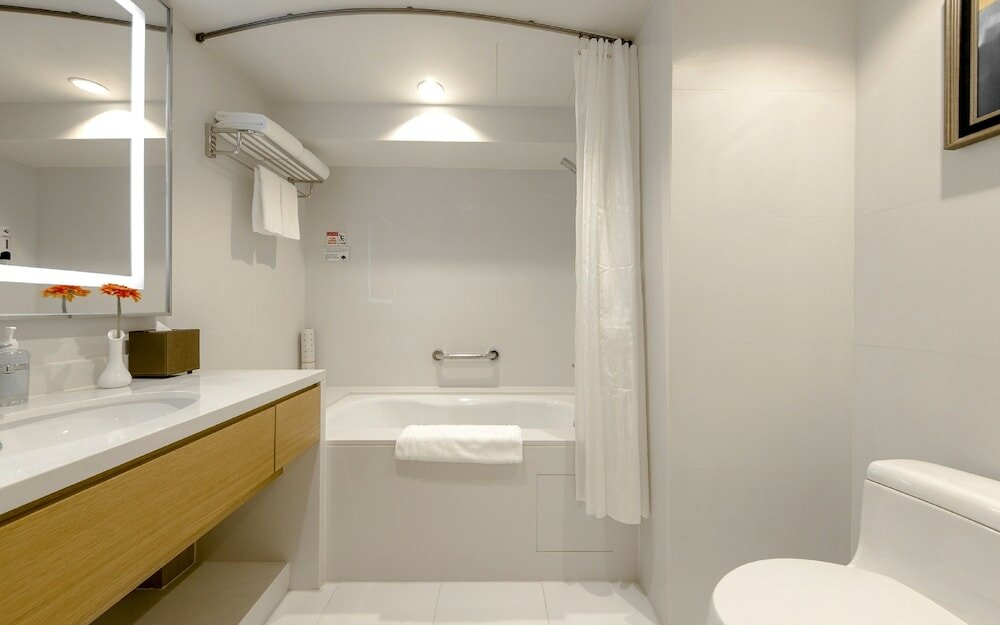 Фото Royal Dragon Hotel