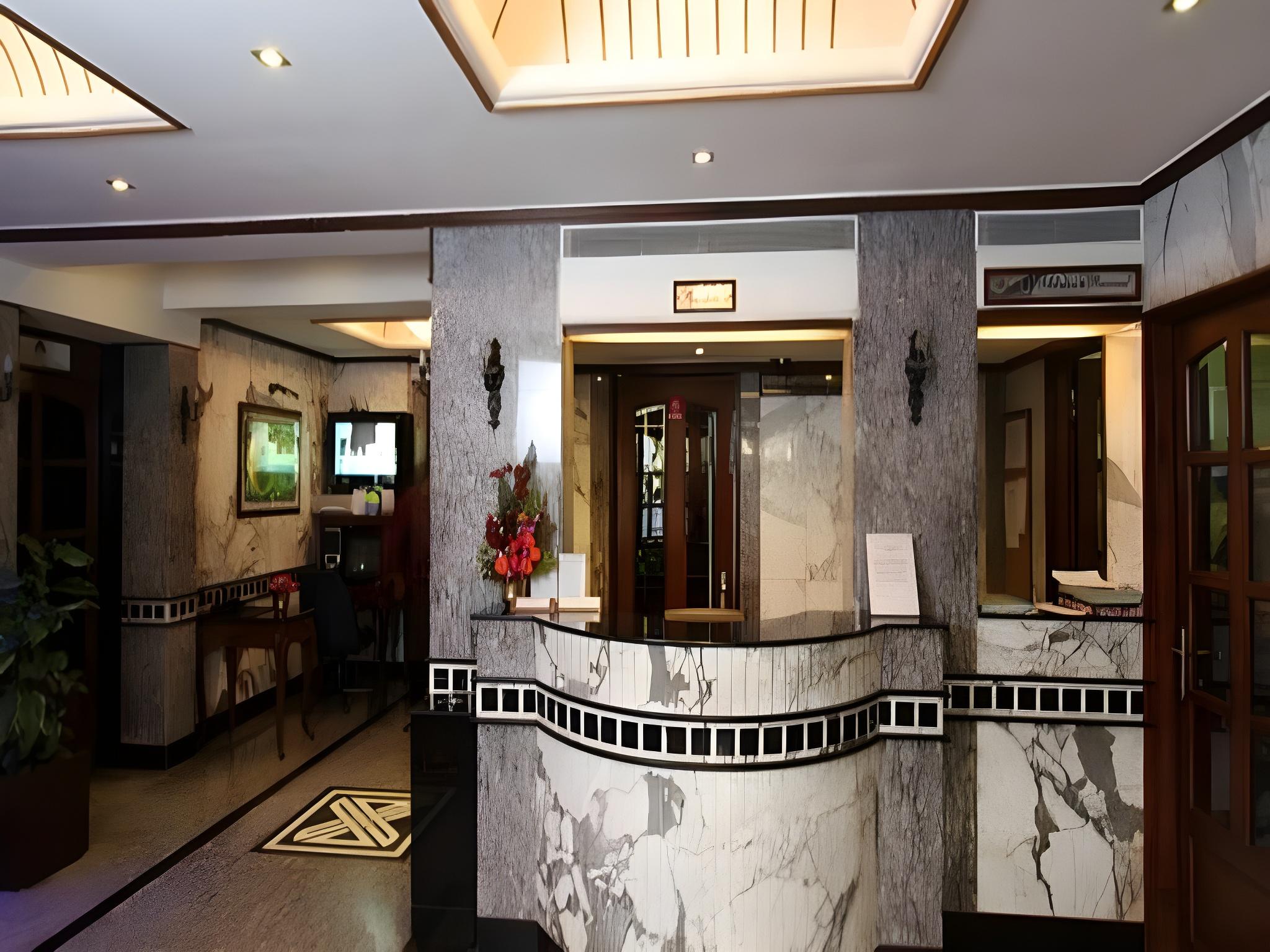 Фото Hotel Karl Residency