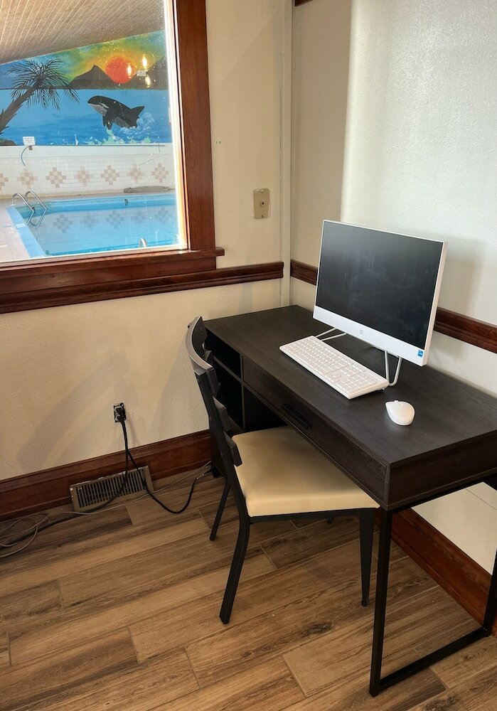 Фото Fireside Inn & Suites