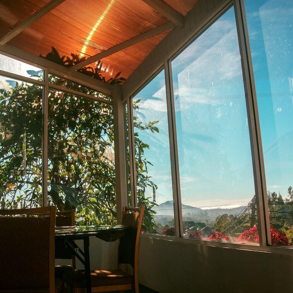 Фото The Rock Hotel