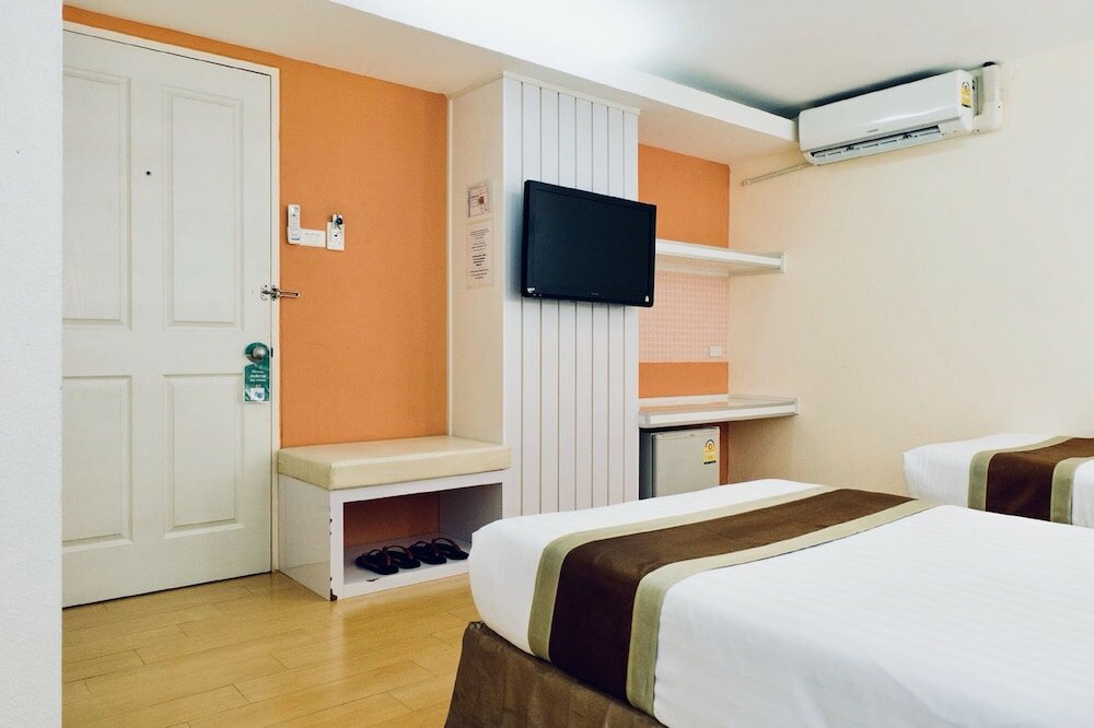 Фото The Konnect Hotel