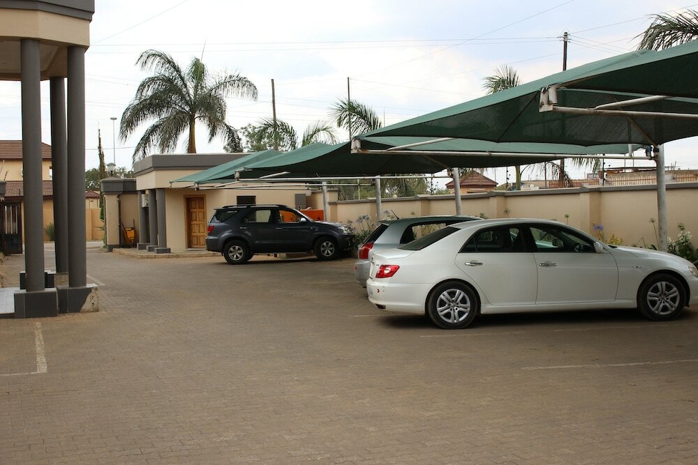 Фото Four Pillars Lodge