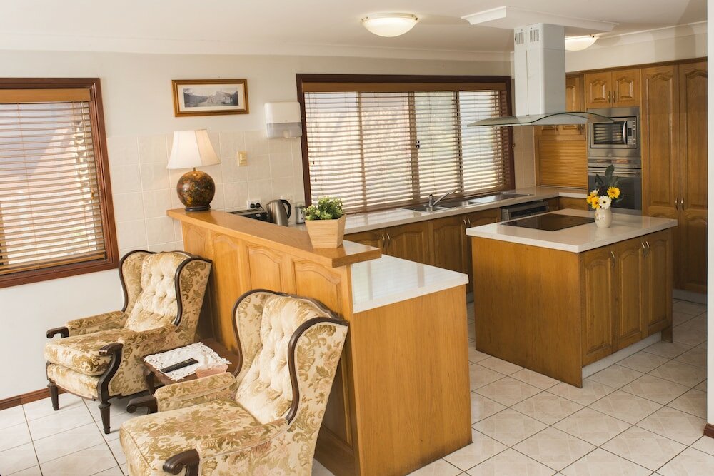 Фото Ainslie Manor B&b