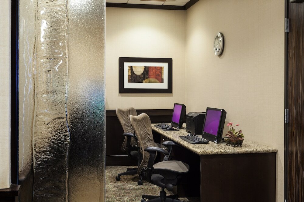 Фото Crowne Plaza Anchorage Midtown, an Ihg Hotel