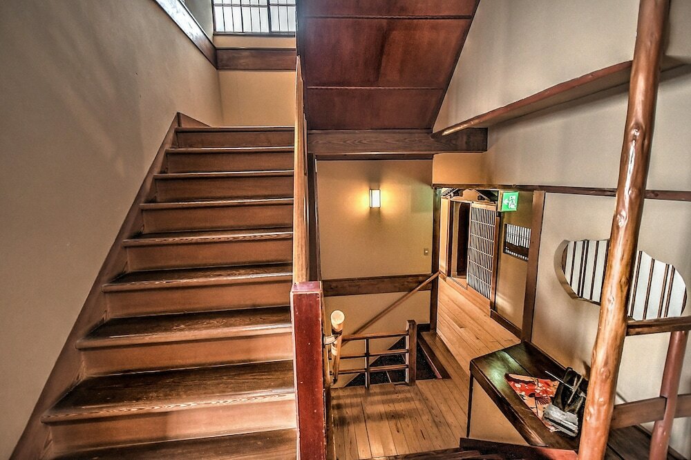 Фото Historical Ryokan Hostel K's House Ito Onsen
