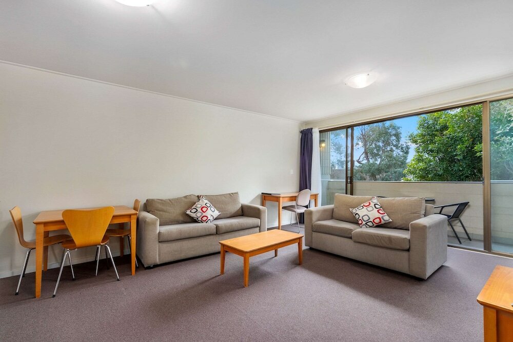 Фото Knox International Hotel & Apartments