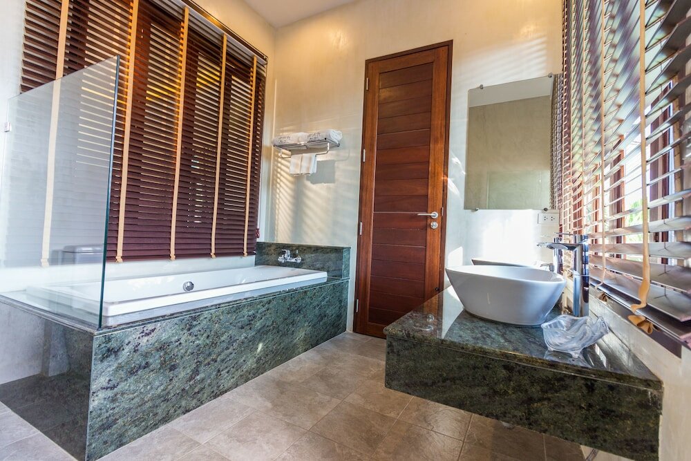 Фото Bhu Tarn Koh Chang Resort and SPA