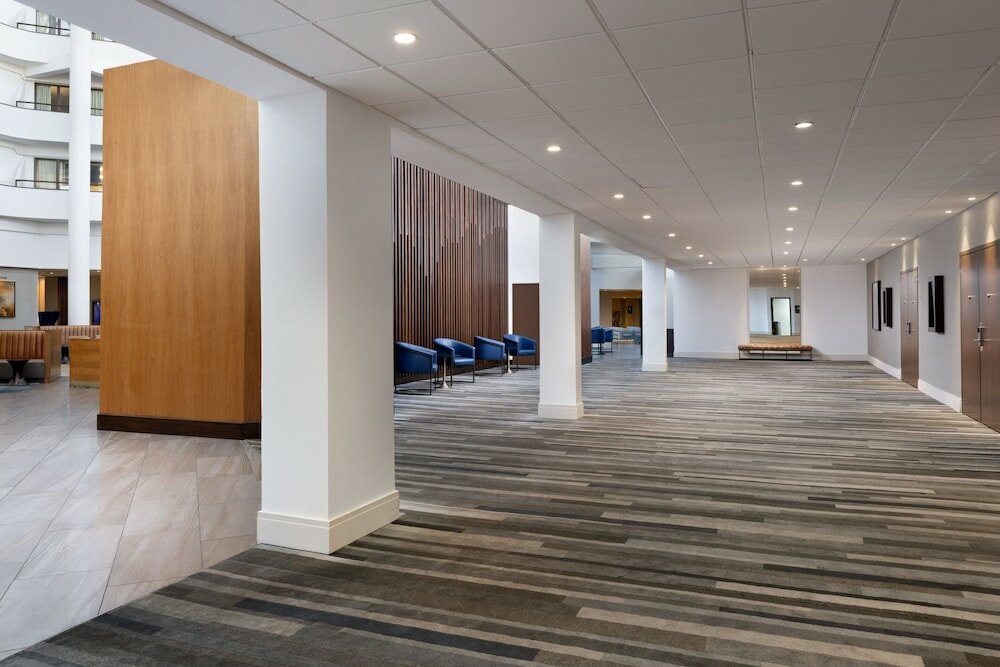 Фото Hilton Nashville Airport