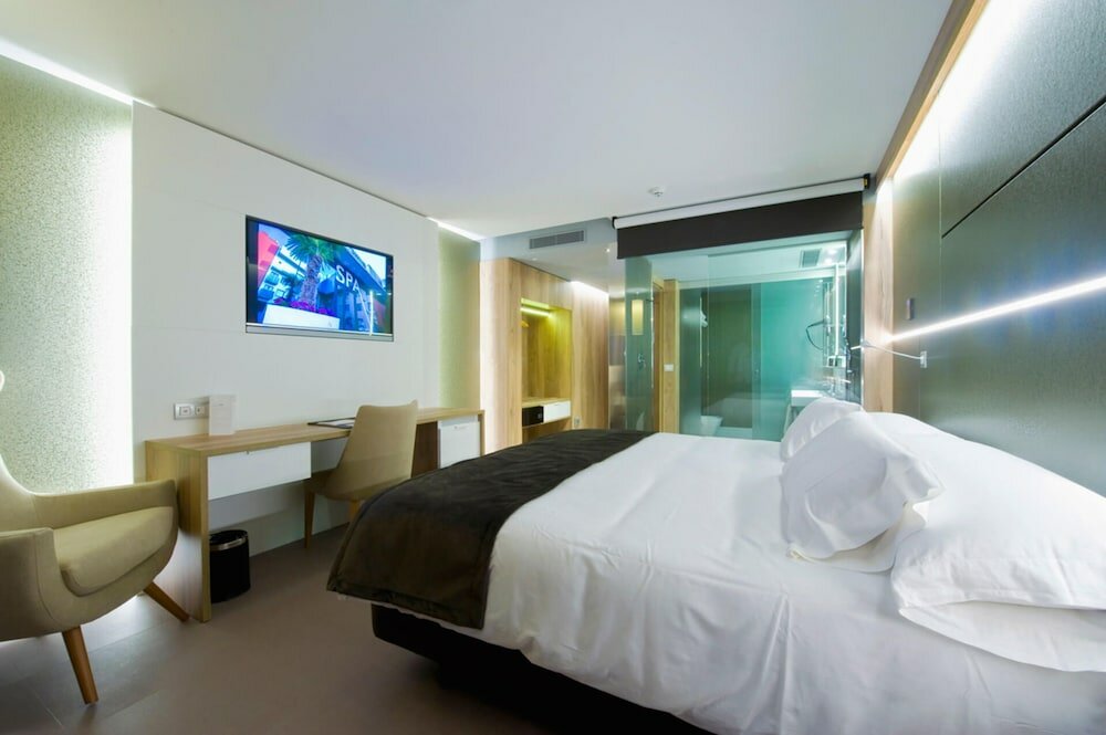 Фото Hotel SPA Ciudad de Binefar