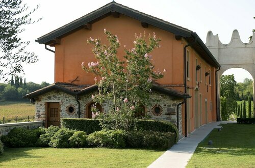 Внешний вид отеля Relais Corte Cavalli в Понти-суль-Минчо, фото 1