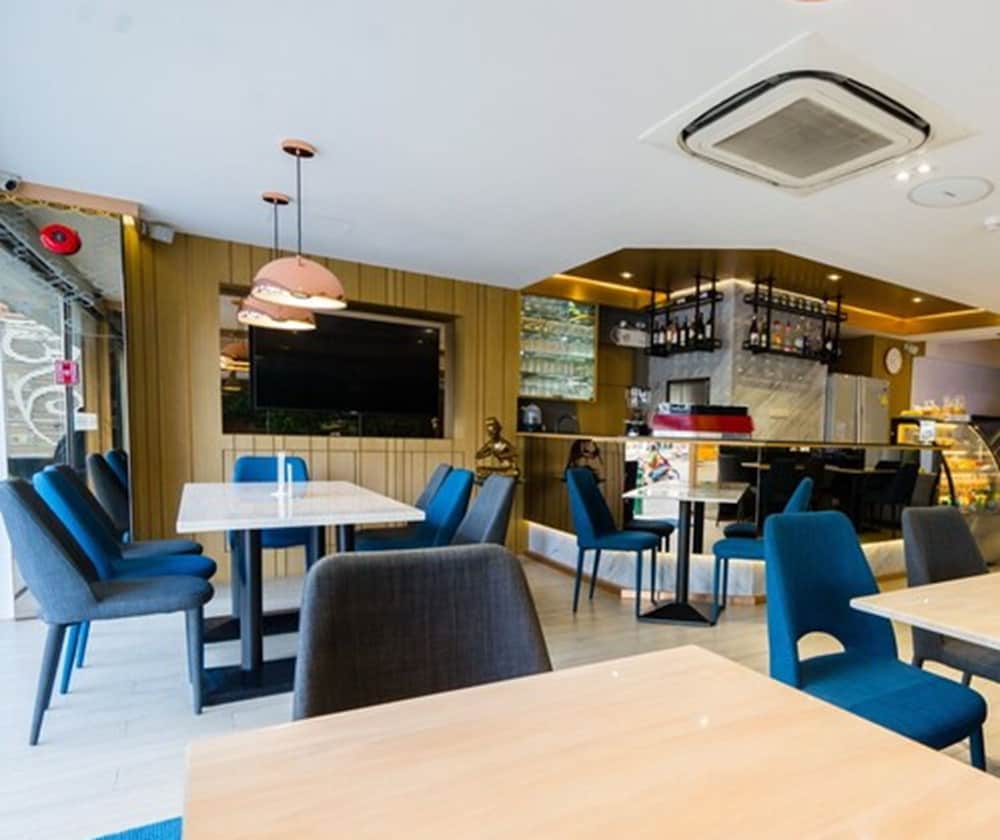 Фото Samran Place Hotel