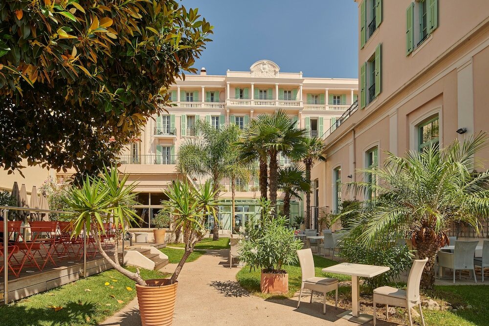 Фото отеля 1