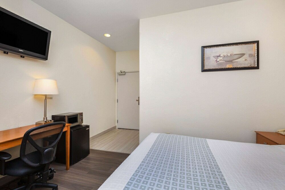 Фото La Quinta Inn & Suites by Wyndham Tulare