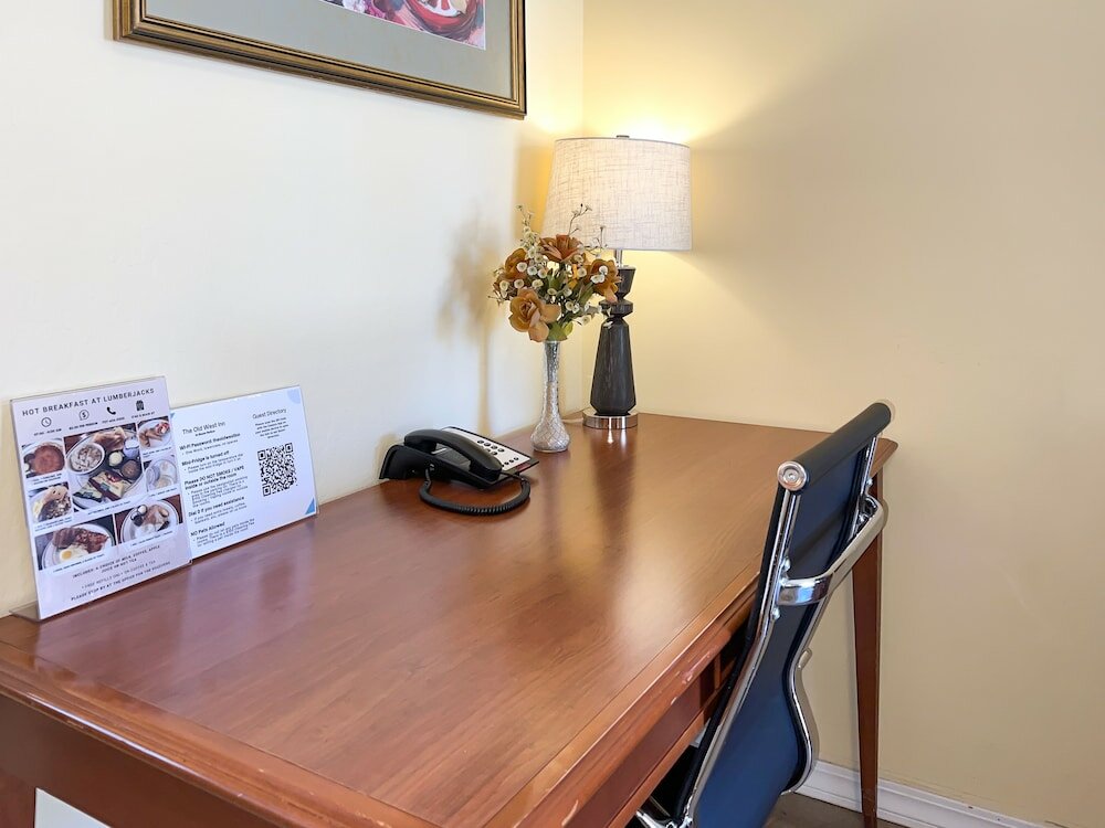 Фото The Old West Inn