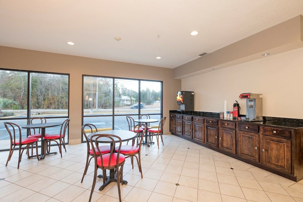 Фото Red Roof Inn & Suites Biloxi