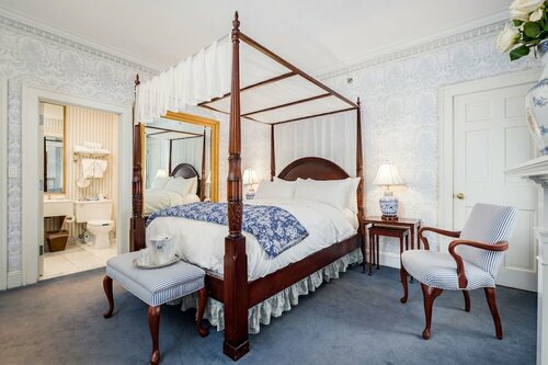 Внешний вид отеля Simsbury 1820 House в Симсберях, фото 5