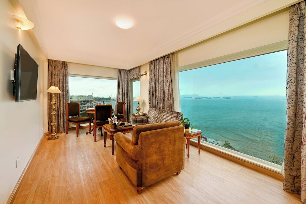 Фото Fariyas Hotel