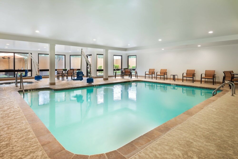 Фото Courtyard by Marriott Lafayette Airport