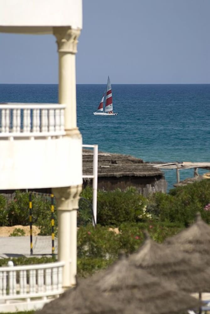 Фото Golden Tulip Taj Sultan
