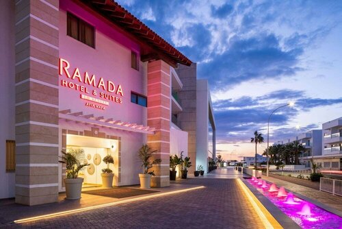 Гостиница Ramada Hotel & Suites by Wyndham Ayia Napa в Айя-Напе