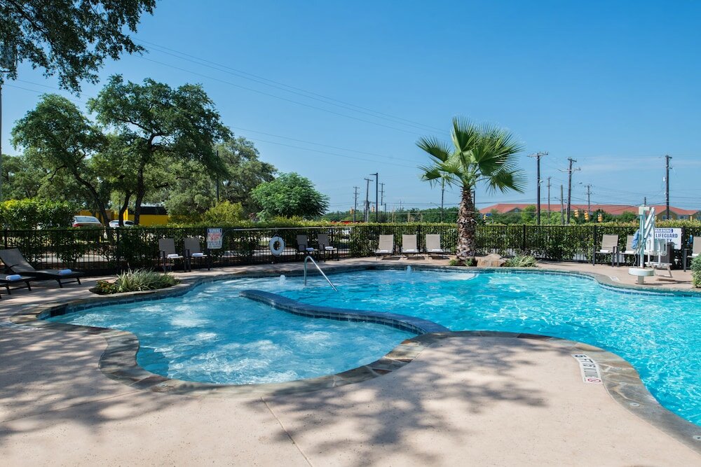 Фото Holiday Inn Express & Suites San Antonio Medical-Six Flags, an Ihg Hotel