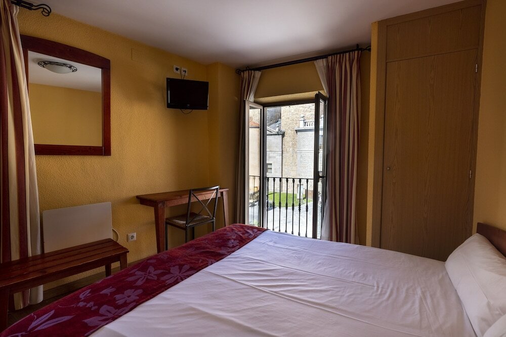 Фото Hostal Restaurante Puerta del Alcázar