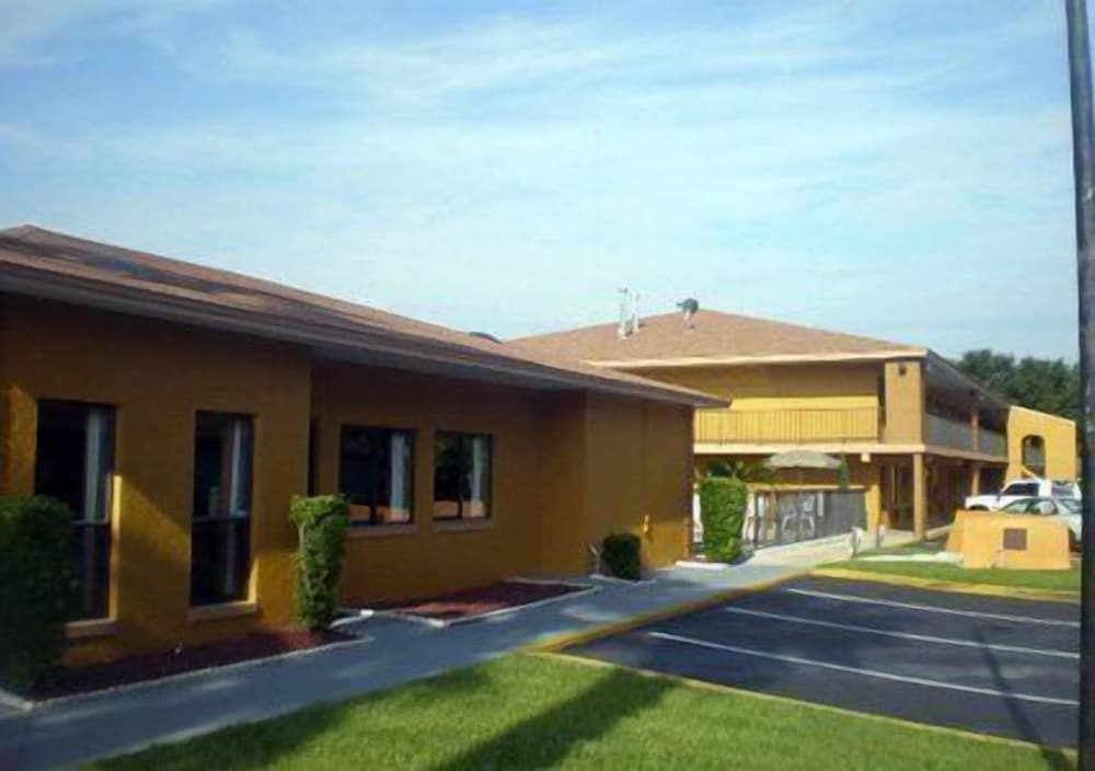 Фото Quality Inn near Blue Spring