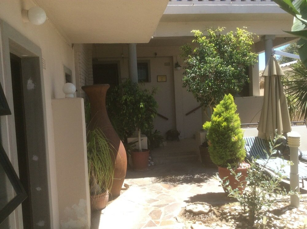 Фото Melkbosch Guesthouse