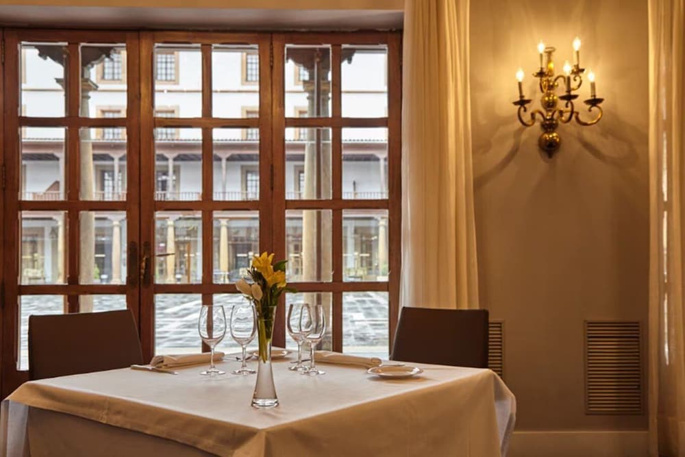 Фото Eurostars Hotel De La Reconquista