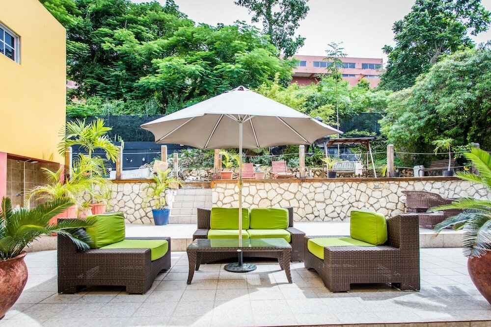 Фото Altamont West Hotel