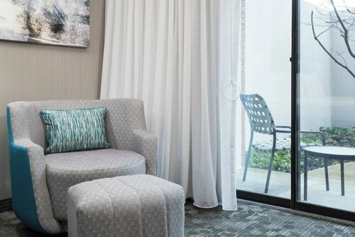 Внешний вид отеля Courtyard by Marriott West Orange в Уэст-Оранже, фото 5