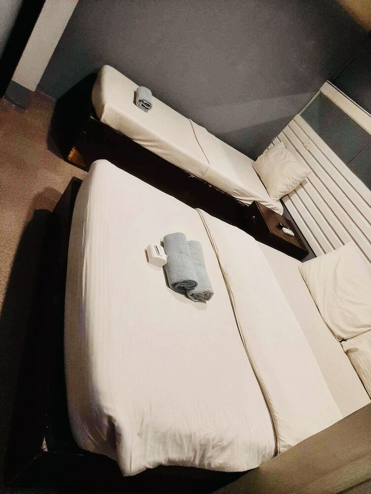 Фото Hometown Hotel Bacolod - Lacson