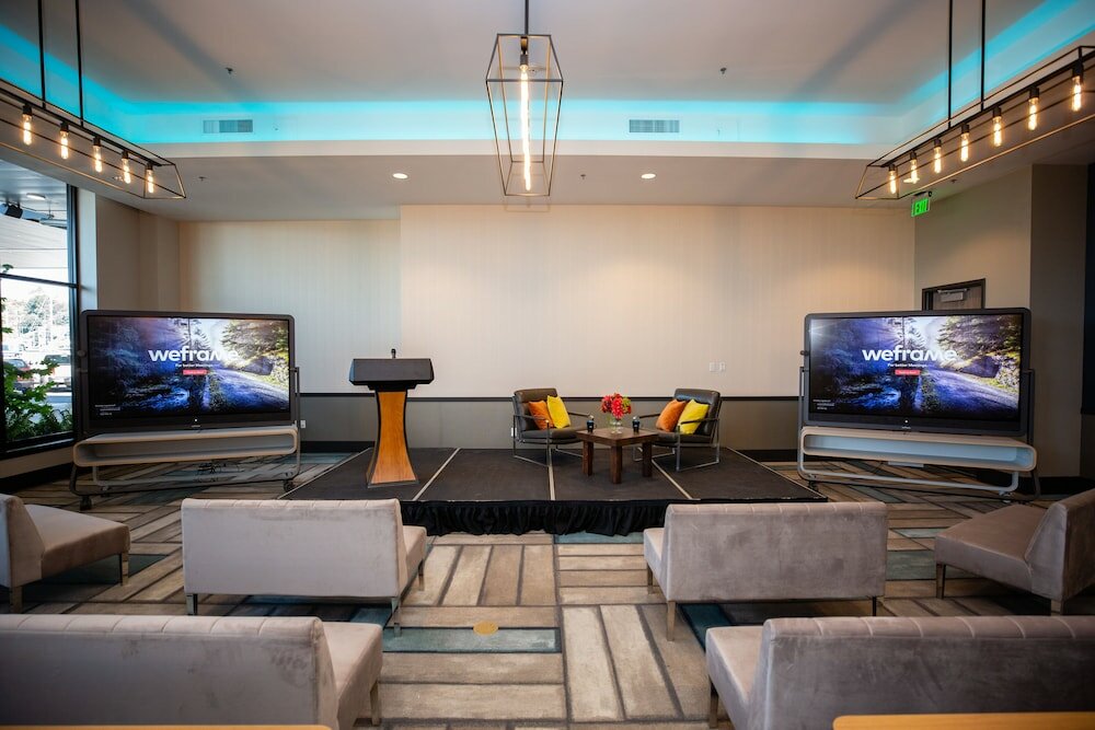 Фото Hotel Indigo Everett - Waterfront Place, an Ihg Hotel