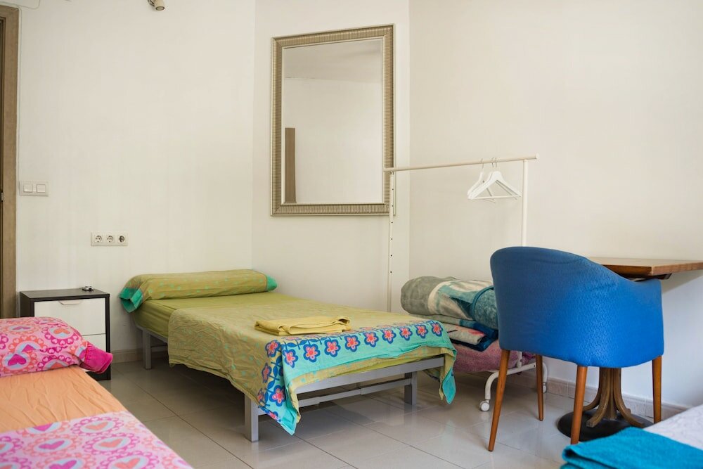 Фото Go Bcn Hostal Ideal Badal - Hostel