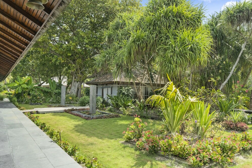 Фото The Barefoot Eco Hotel