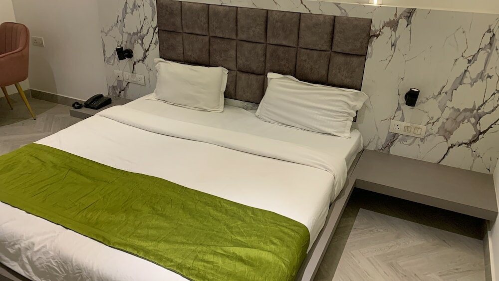 Фото Hotel Square 9 Inn