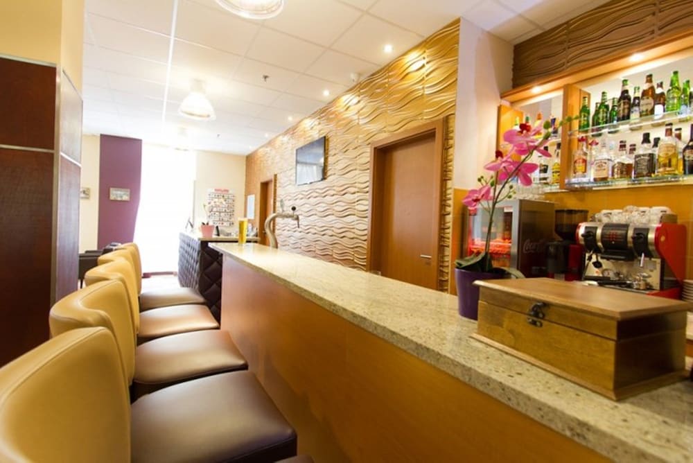 Фото Six Inn Hotel