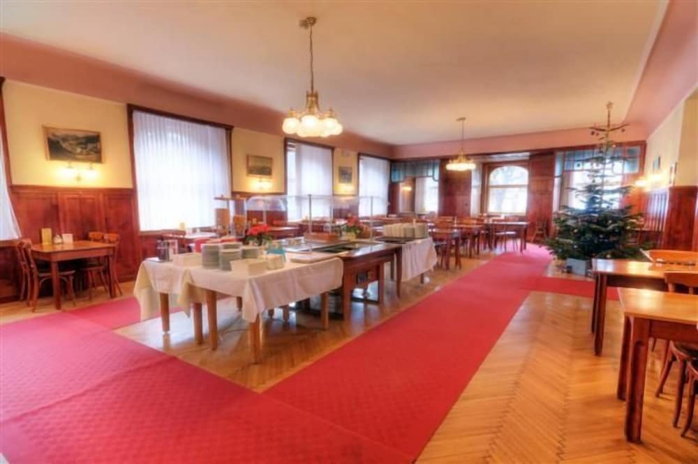 Фото Euro Youth Hotel & Krone