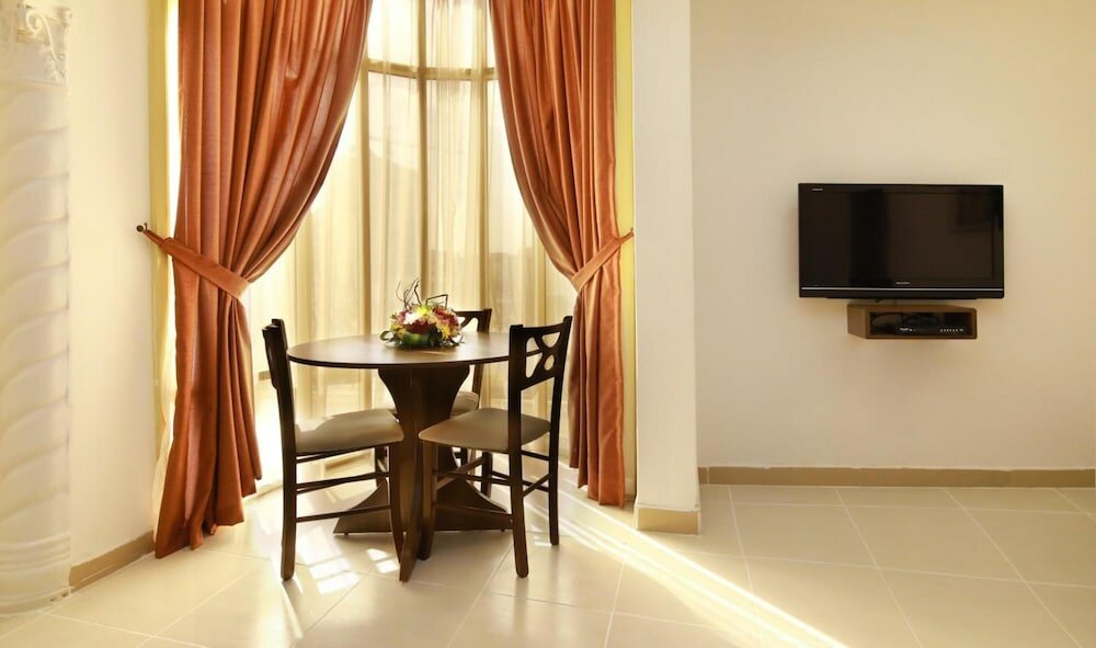 Фото LaVilla Hotel